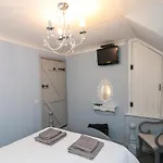 Fauna's Corner 펜션 휫비